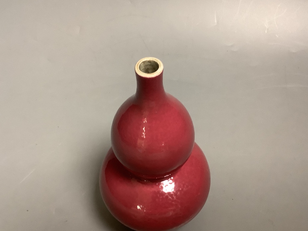 A Chinese ruby glazed double gourd vase, height 14,5cm